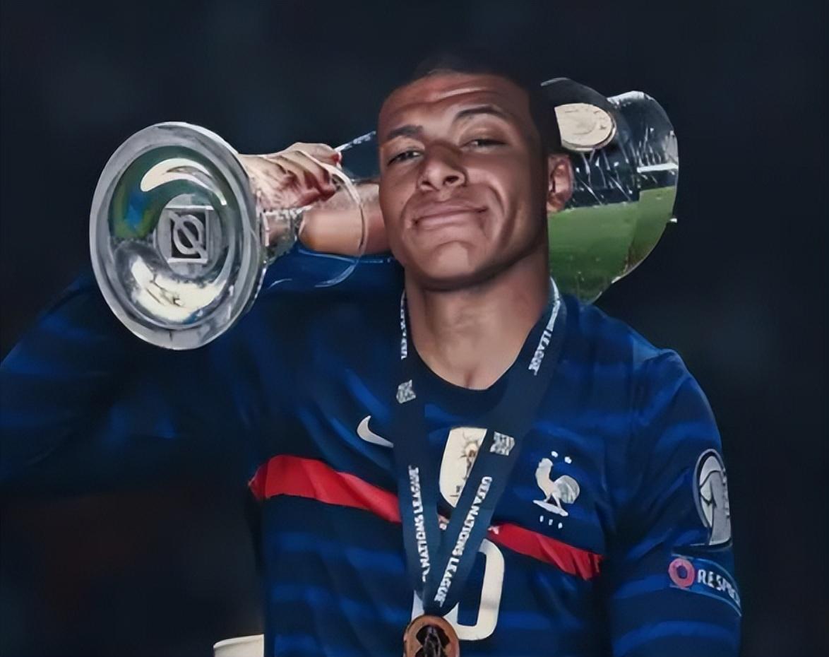 曼纳：尤文球衣为胜利而造，那不勒斯的球衣为梦想而造（曼纳：尤文战袍为胜而生，那不勒斯战袍为梦而生）