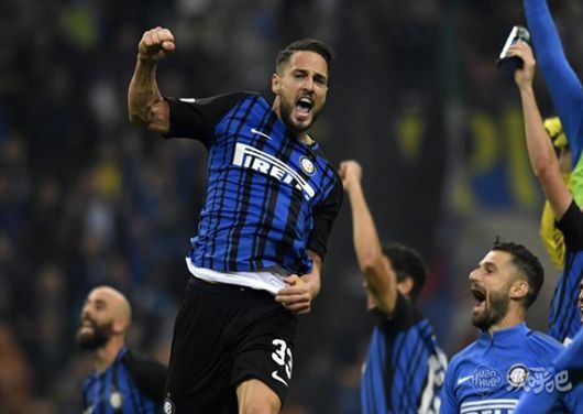 图片报：米兰对金玟哉感兴趣，在今夏就曾观察过他（图片报称：AC米兰有意引进金玟哉，今夏已进行考察）