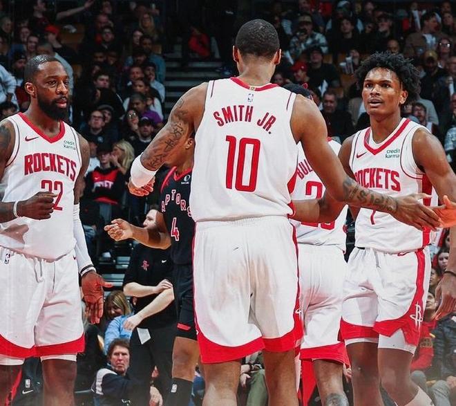 足球欧冠最佳球员票选开启，众星入围（欧冠最佳球员评选启动，群星入围）