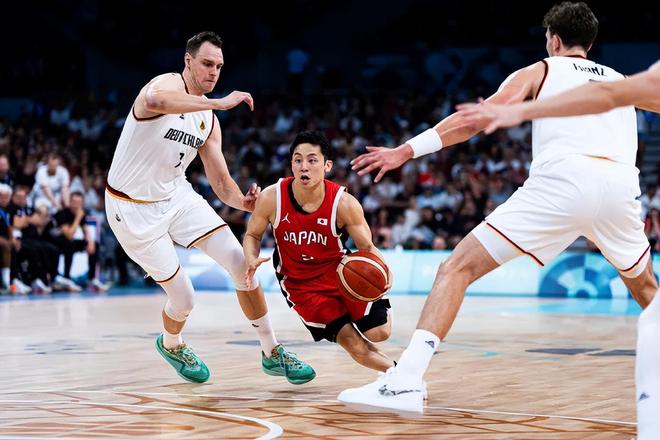 意甲战报：扎尼奥洛破门，2人染红，乌迪内斯2-0帕尔马（意甲战况：扎尼奥洛建功，乌迪内斯2-0击败帕尔马，2人被罚下）