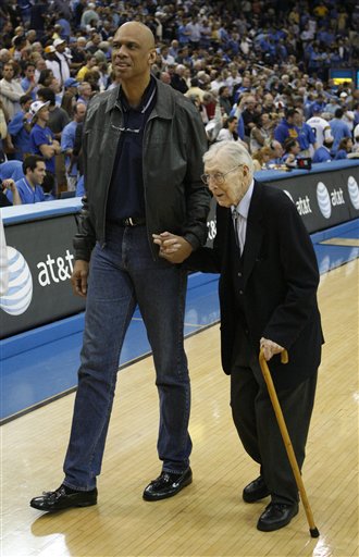 荷兰进攻体系流畅自然（荷兰进攻体系运转自如）