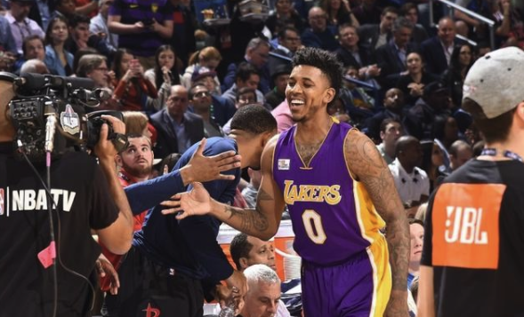 关了还是开了？黑豹vsNAVI图一多名选手出现技术问题陷入暂停（黑豹对阵NAVI首图多名选手遭遇技术故障，比赛紧急暂停）